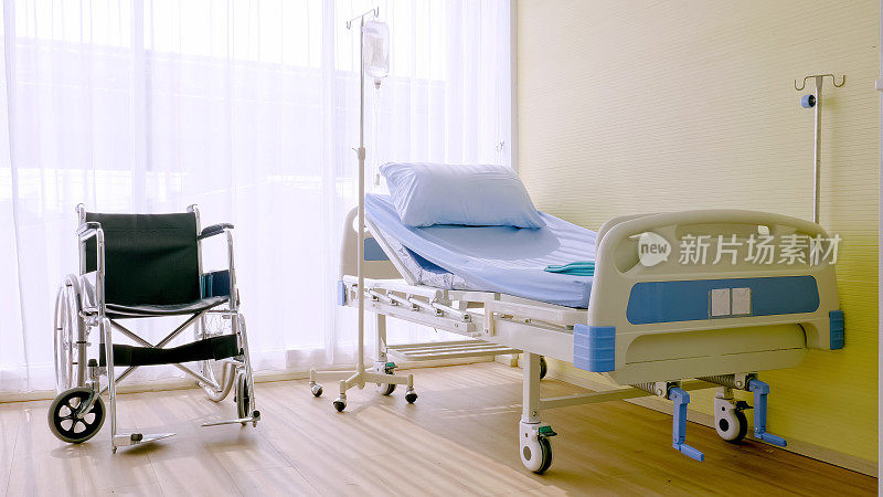 医院病房的病床和轮椅。