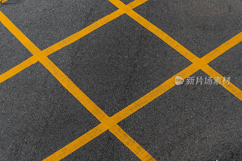 沥青路面黄色标记