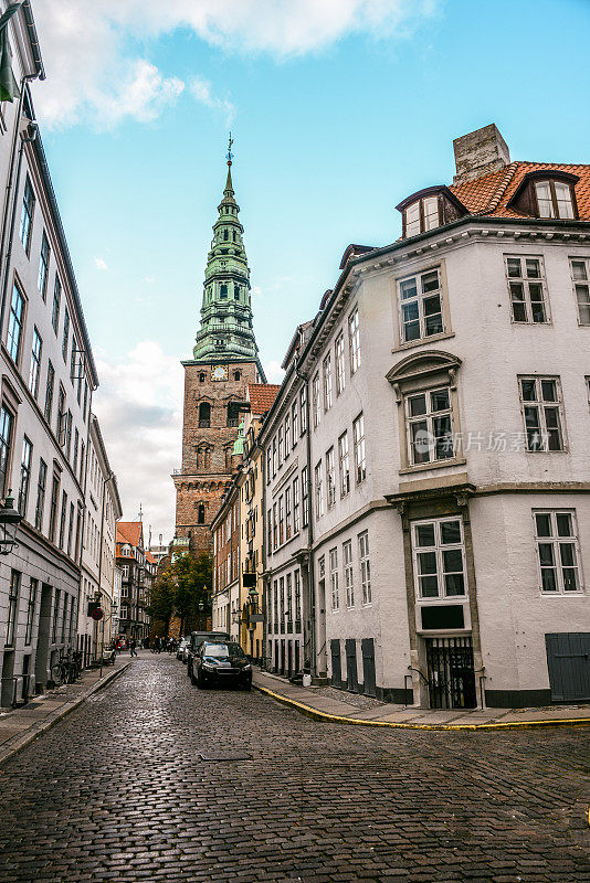 丹麦哥本哈根证券交易所大楼后的小巷