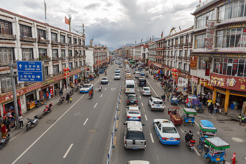 拉萨主干道(北京东路)——交通堵塞