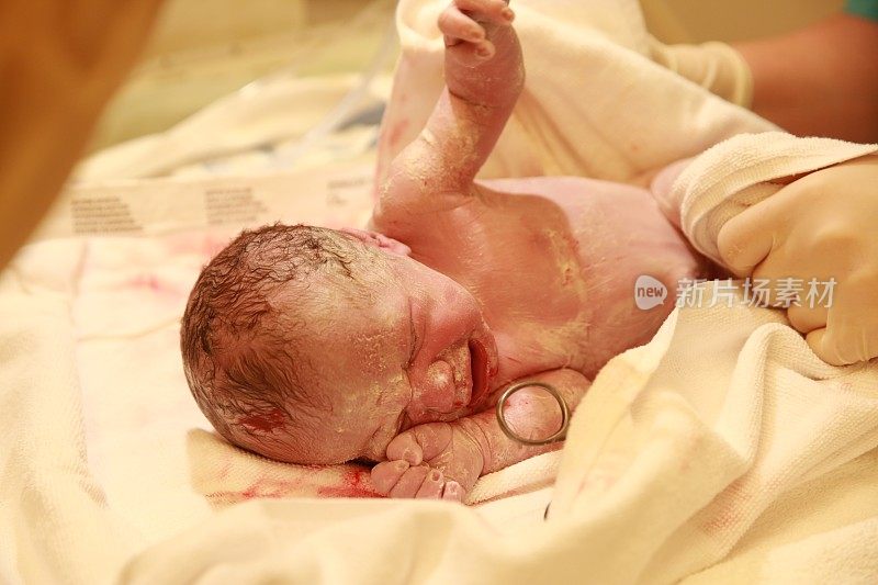 新生儿在医院的第一次健康控制