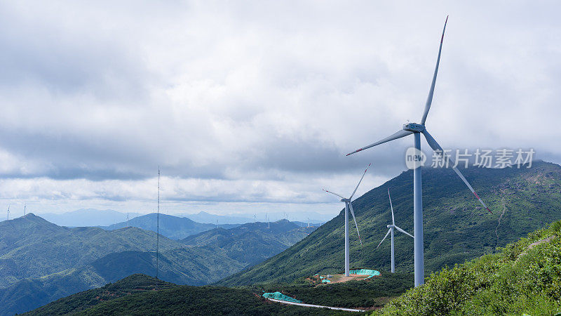 风力发电大面积分布在山区