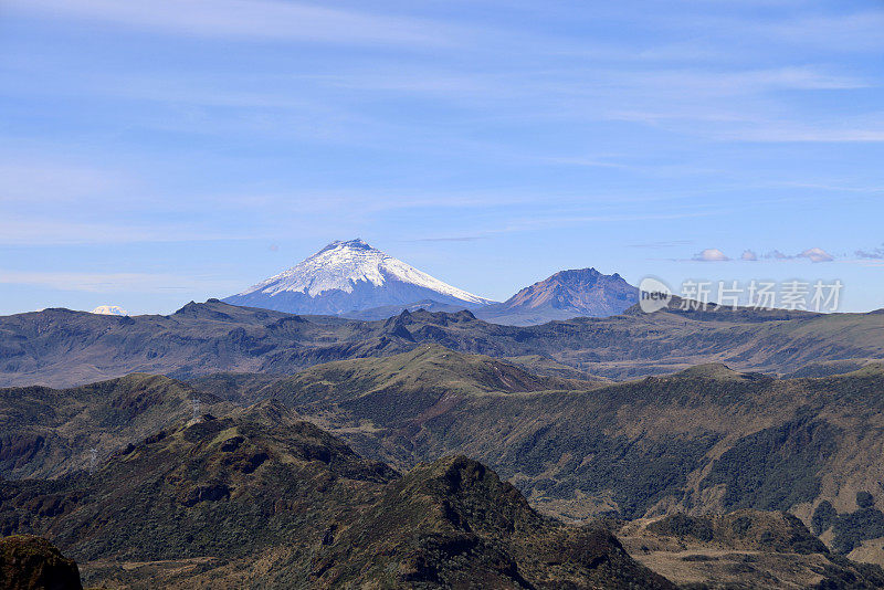 厄瓜多尔基多上空的科托帕希火山