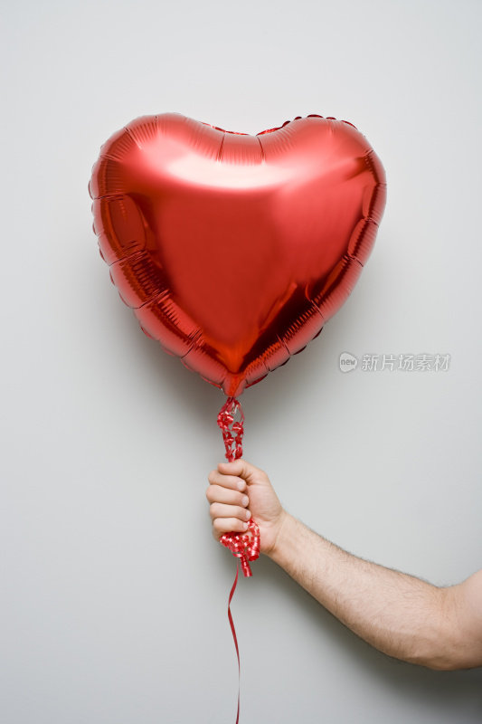 红色的心气球