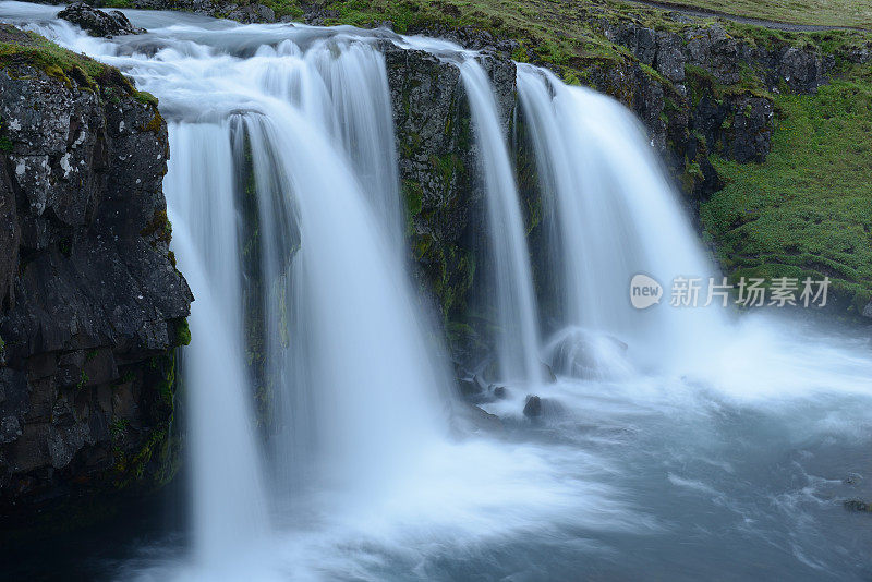 在冰岛Kirkjufellsfoss