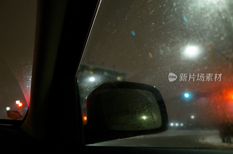 夜晚的汽车