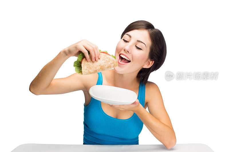 吃健康玉米卷的拉丁女人