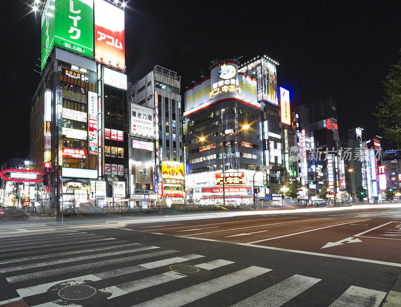 日本东京新宿的夜晚