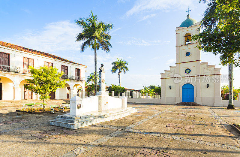 古巴比纳莱斯的城镇广场