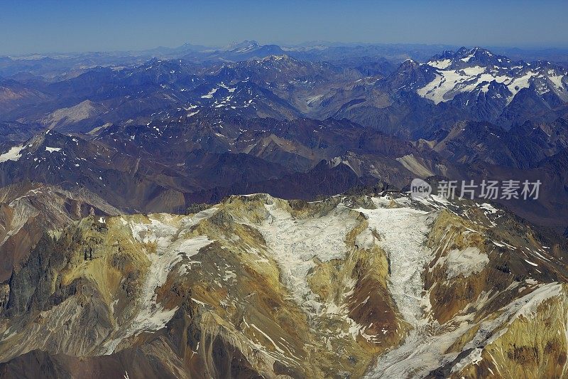 安第斯山脉冰川鸟瞰图，南美洲