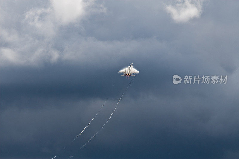 F-15和暴风云