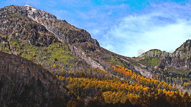 秋日赤月山全景