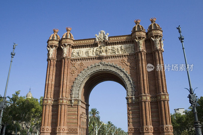 巴塞罗那特里奥夫拱门:摩尔风格的凯旋门