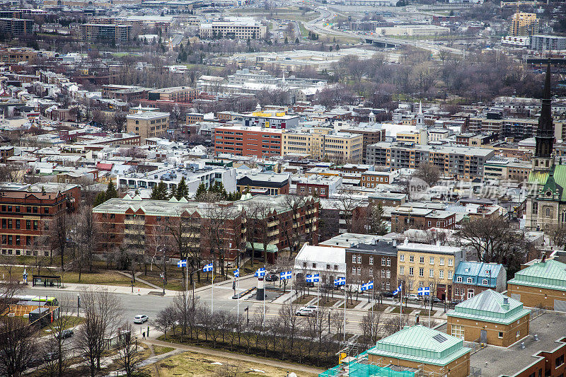 魁北克市的城市景观，Québec的加拿大省的首府城市，它成立于1608年，历史建筑紧邻现代建筑。