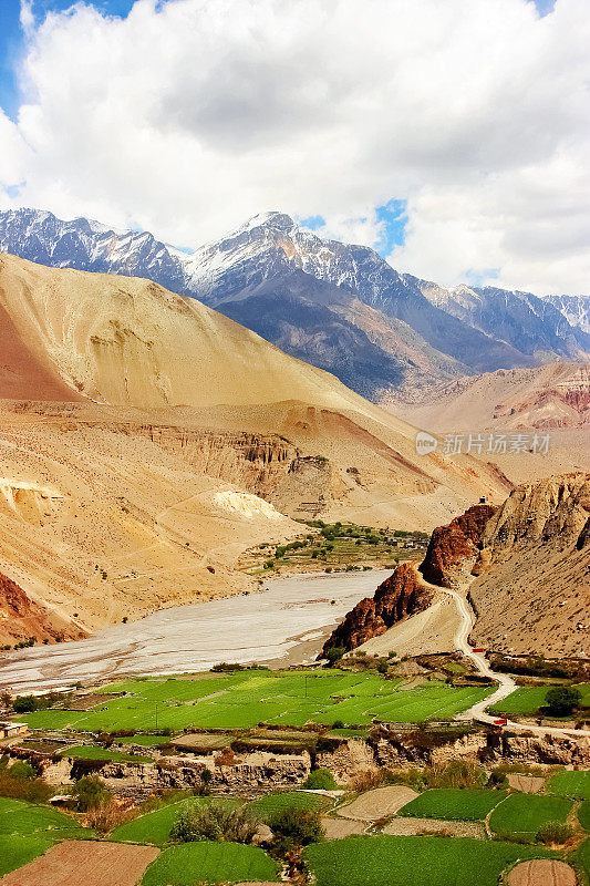 卡利甘达克峡谷的景色。尼泊尔。喜马拉雅山脉。