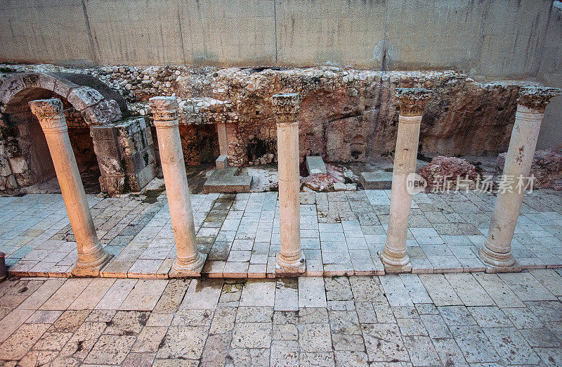 去以色列旅行，发现古代的美柱