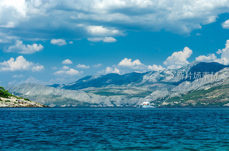 克罗地亚海岸线-亚得里亚海和山脉
