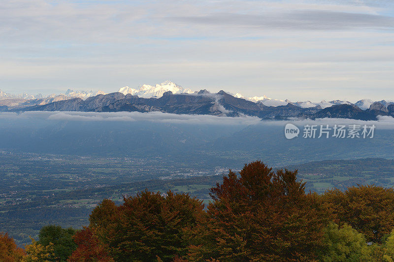 秋天的阿普拉斯勃朗峰山脉