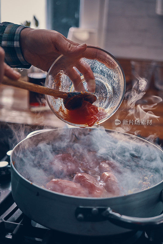 准备自制肉酱面