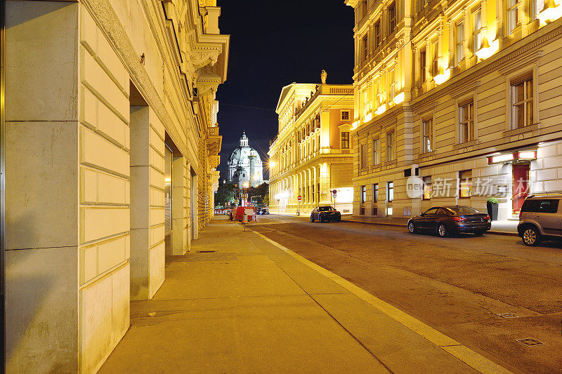 维也纳城市建筑和夜晚的道路，维也纳