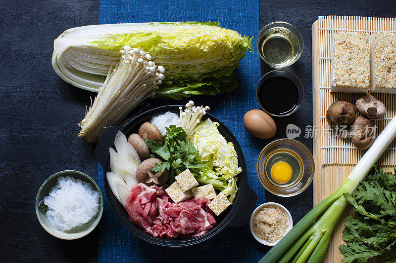 寿喜烧，日本传统家常菜。