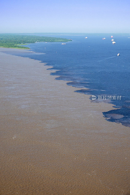 索利莫伊斯河和内格罗河在亚马逊河交汇