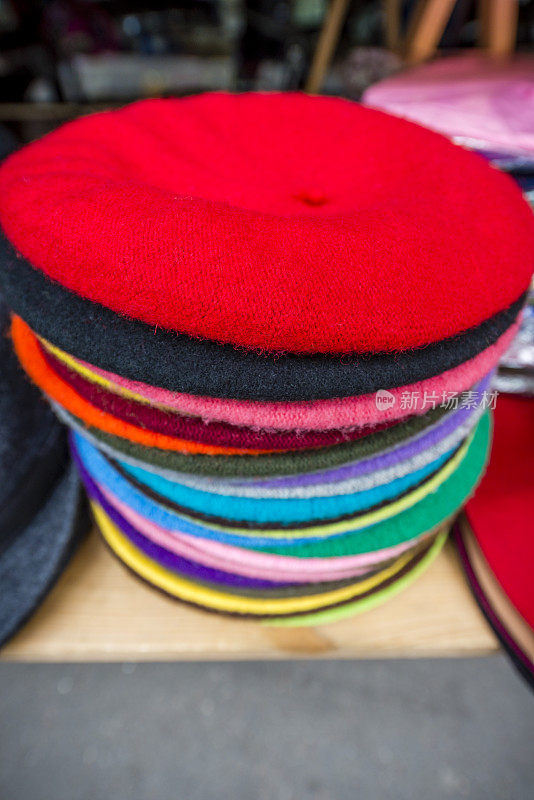 巴黎纪念品——一叠贝雷帽