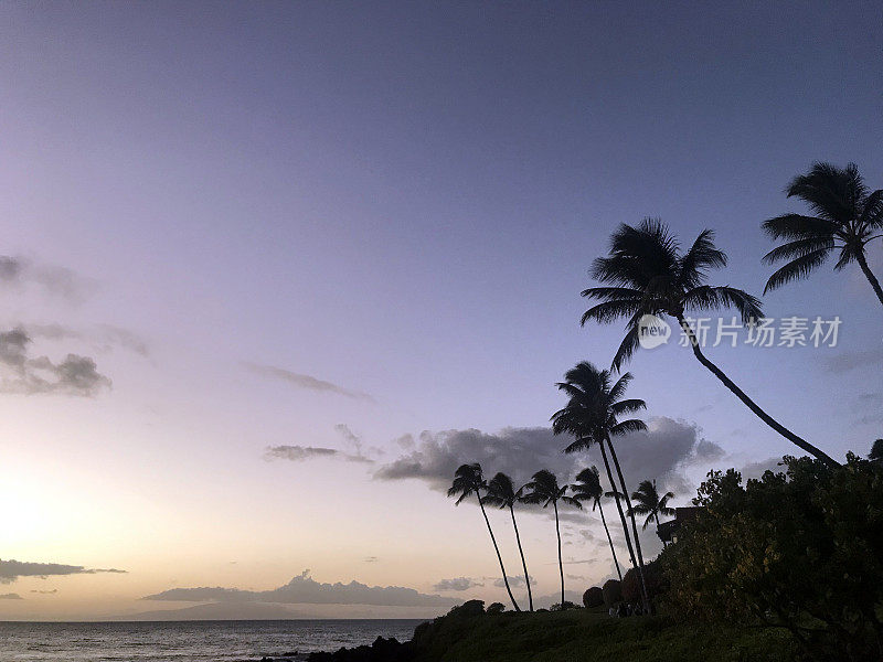 美丽的日落，从波罗海滩，在Wailea，毛伊岛，夏威夷