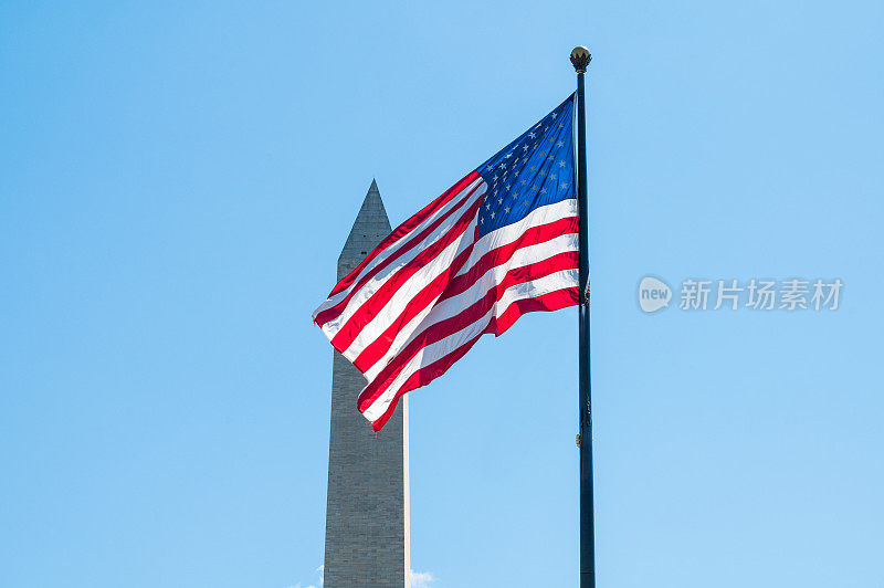 美国国旗和华盛顿纪念碑，华盛顿特区，美国