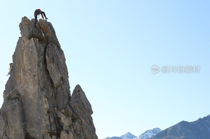 女登山家登上了山顶