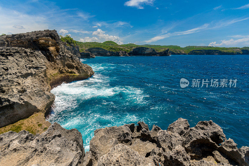 努沙佩尼达岛破碎海滩上的天使比拉邦