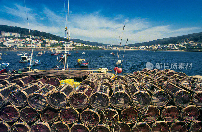 在Corcubión加利西亚港口捕鱼的篮子西班牙