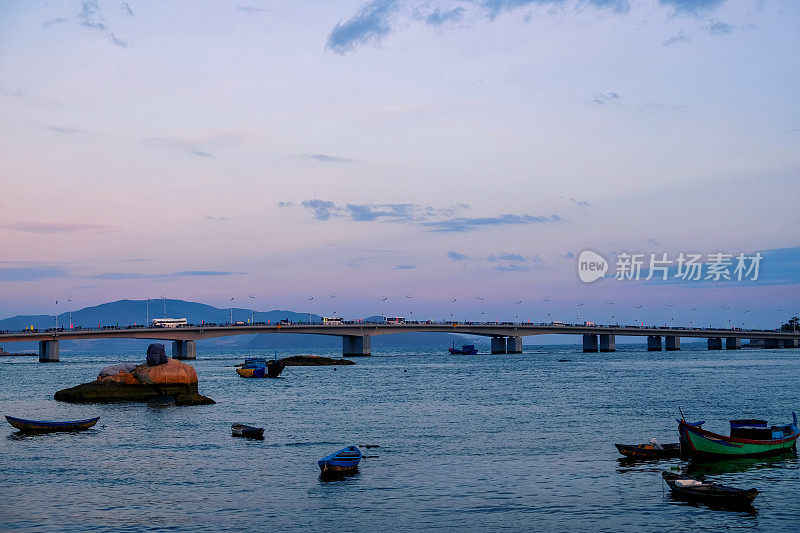 越南钦华省芽庄市全景图