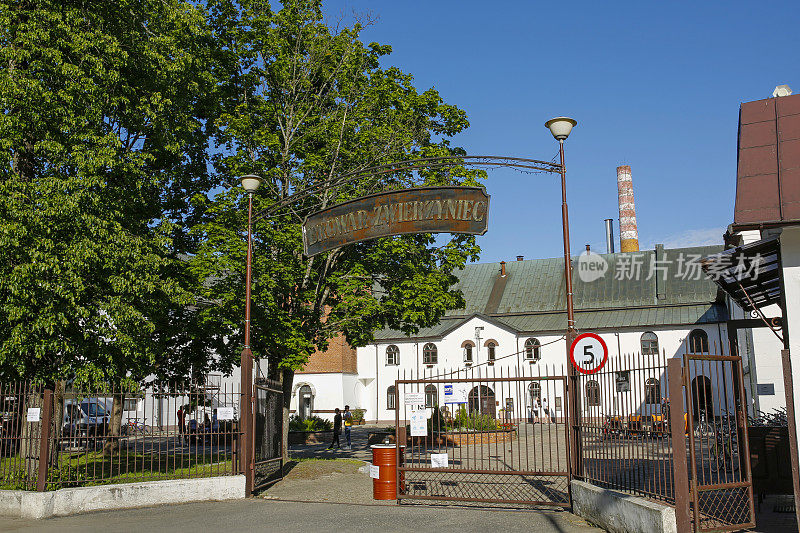 波兰Zwierzyniec历史悠久的啤酒厂的庭院。啤酒屋和博物馆