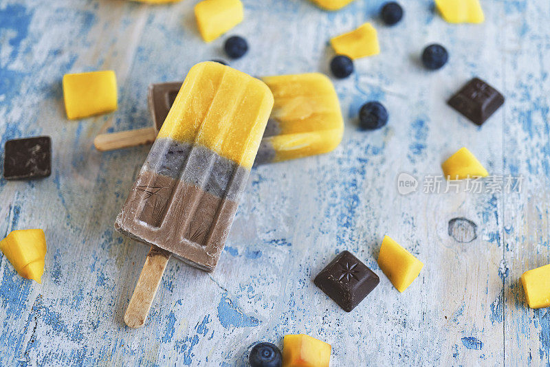芒果，巧克力，蓝莓冰淇淋棒