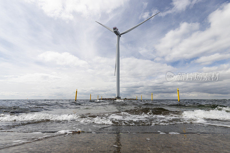 丹麦的海上风力涡轮机。替代能源。