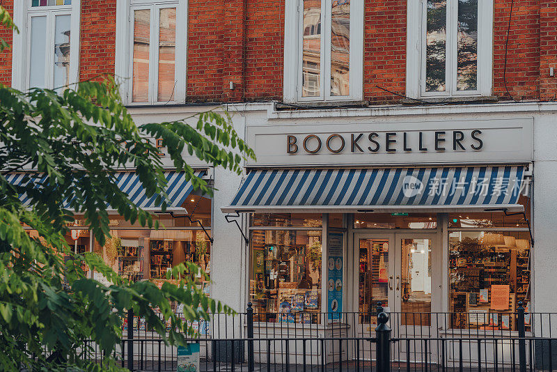 英国伦敦，克劳奇尽头，水石书店的正面。