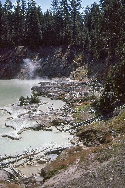 沸泉湖，拉森火山国家公园，加利福尼亚