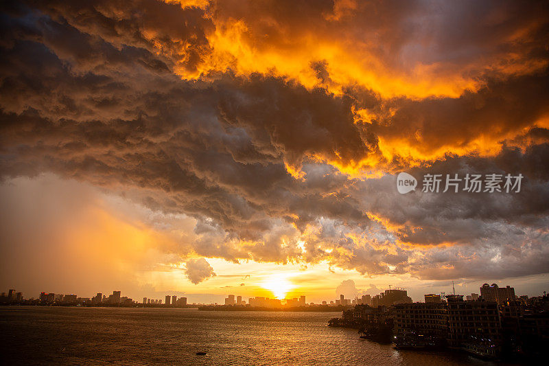 河内有暴风雨