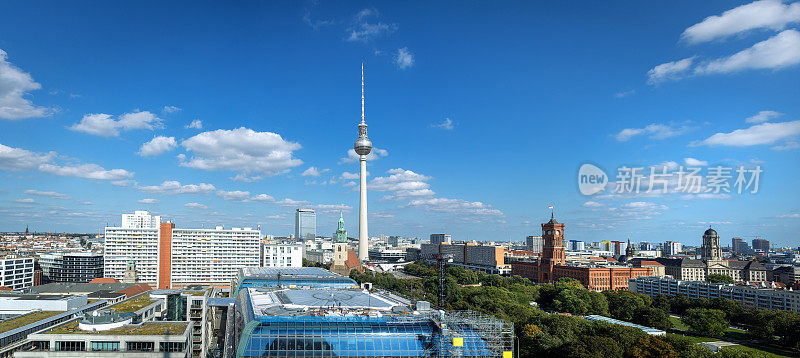 柏林的电视塔和红色市政厅