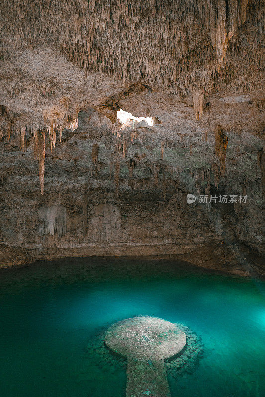 墨西哥尤卡坦的天然井风景