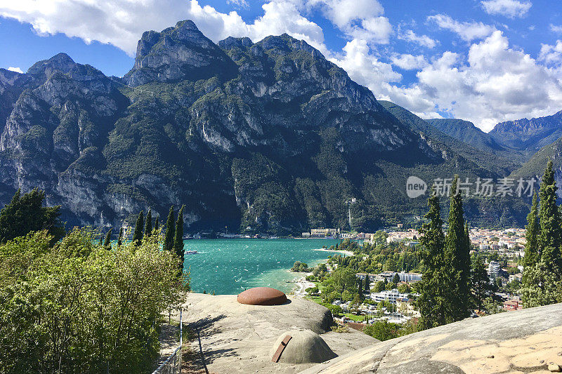 在加尔达里瓦-加尔达湖-特伦蒂诺，意大利阿尔卑斯山