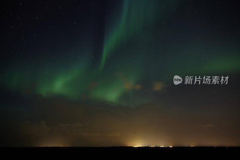 冰岛西南部的夜空北极光