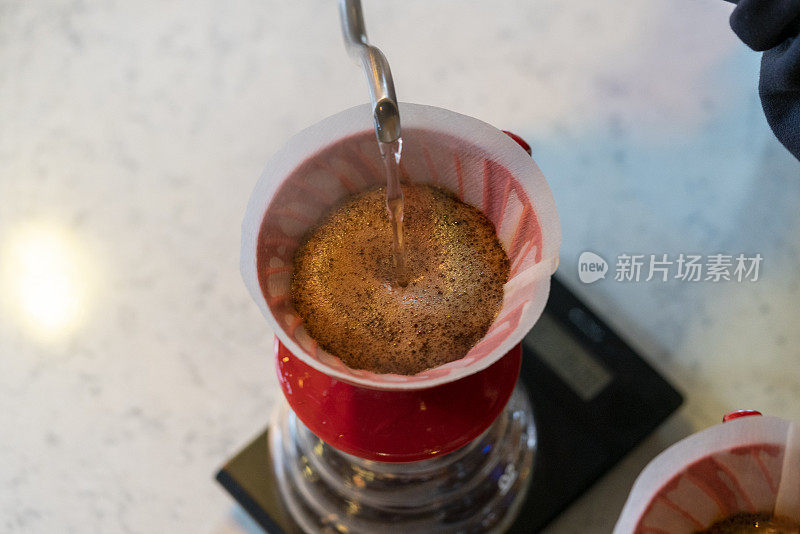 V60咖啡冲泡和供应图片