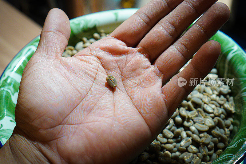 绿咖啡豆的特写