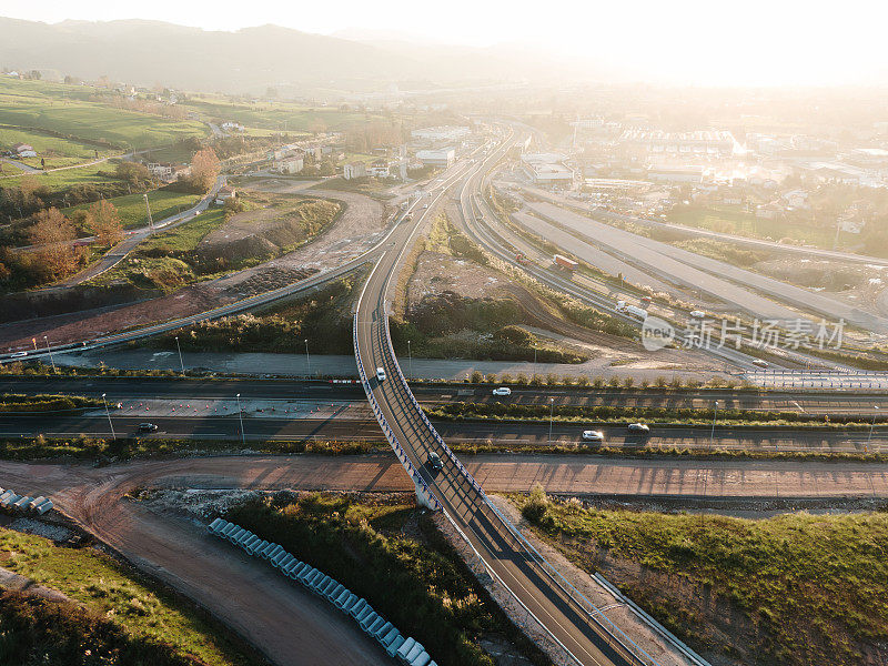 正在兴建的公路交汇处