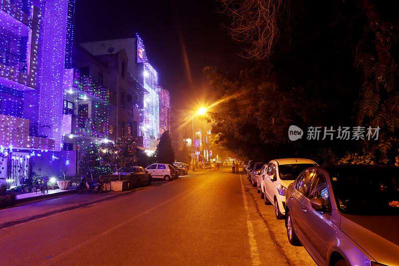 排灯节夜晚灯火通明的城市