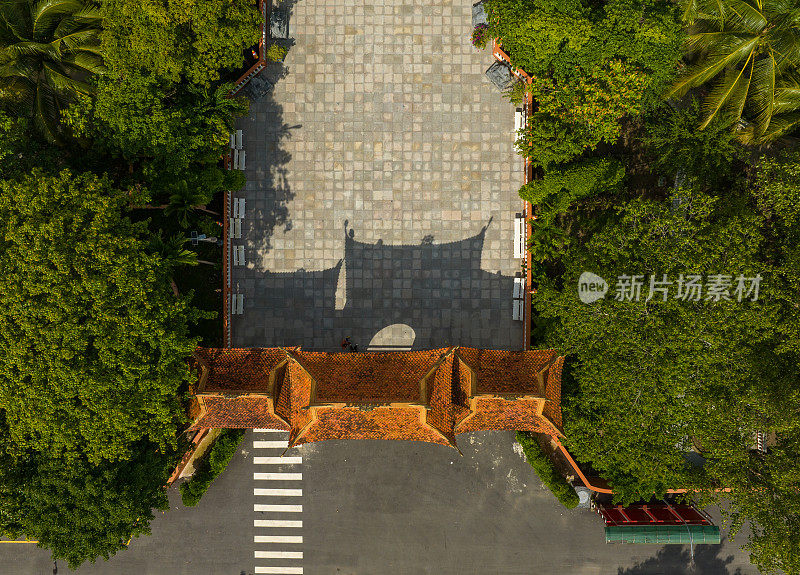 鸟瞰芹苴市芳南翠林(芹苴寺)