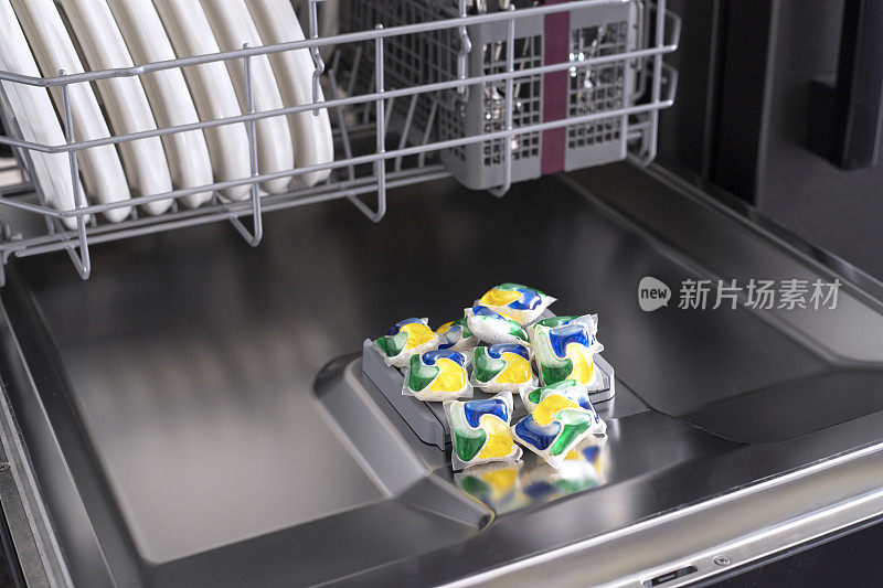 洗碗机片式洗涤剂，多片式放在机器上