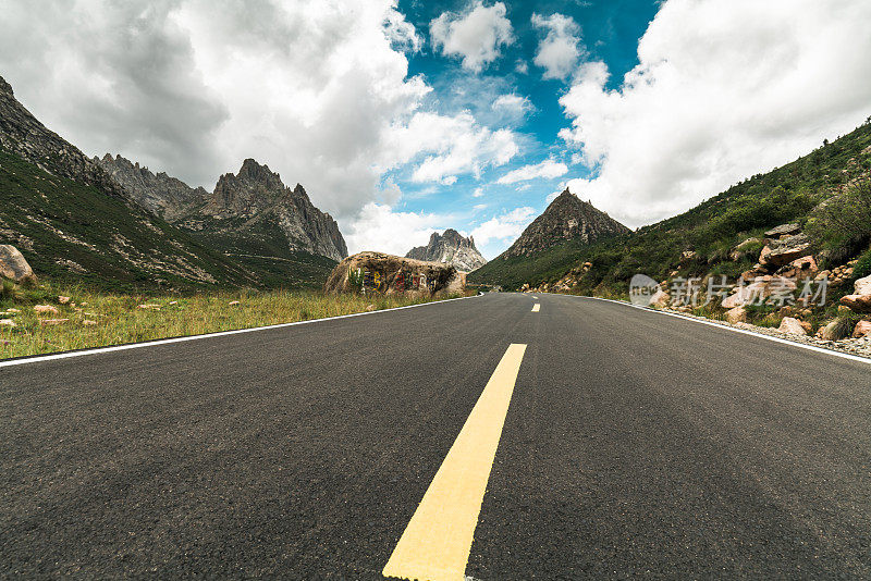 中国连宝业泽的山路